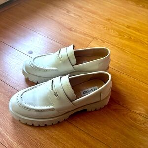 Like new Steve Madden Women’s Shoe